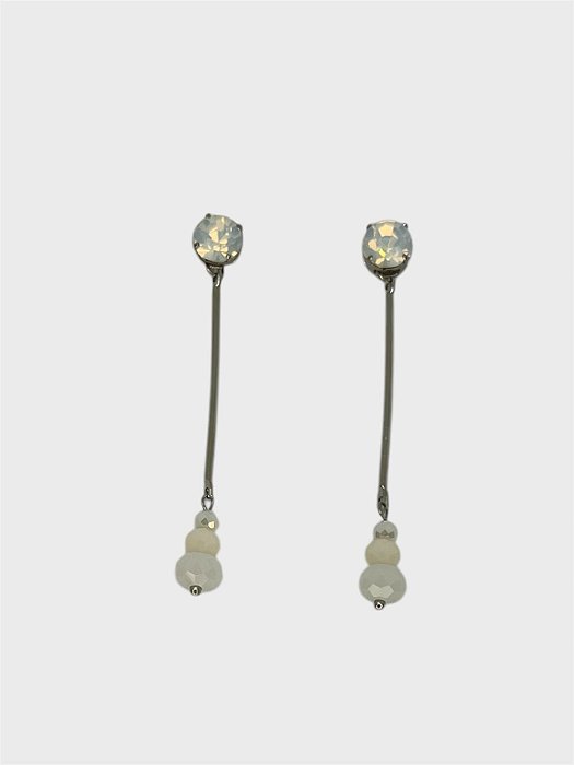 Brinco níquel com strass white opal e cristal branco off white