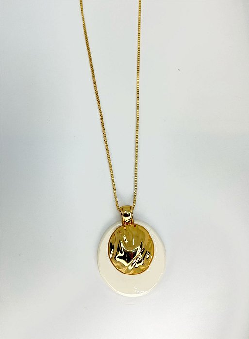 Colar 1v. de corrente dourada com pingente de resina off com dourado
