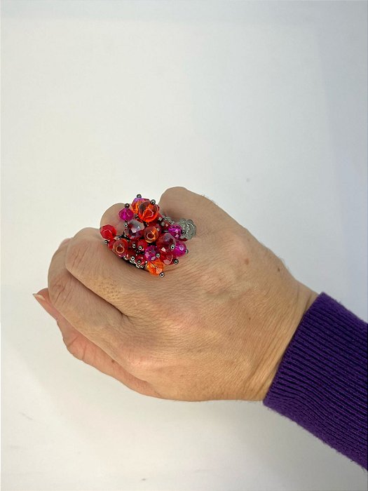 Anel de bolinhas grafite com cristais fucsia, vermelho e laranja
