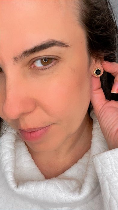 Brinco ponto de luz dourado com bolinhas em volta do strass jet
