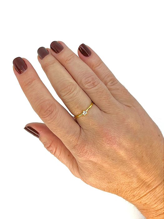 Anel fino com zirconia