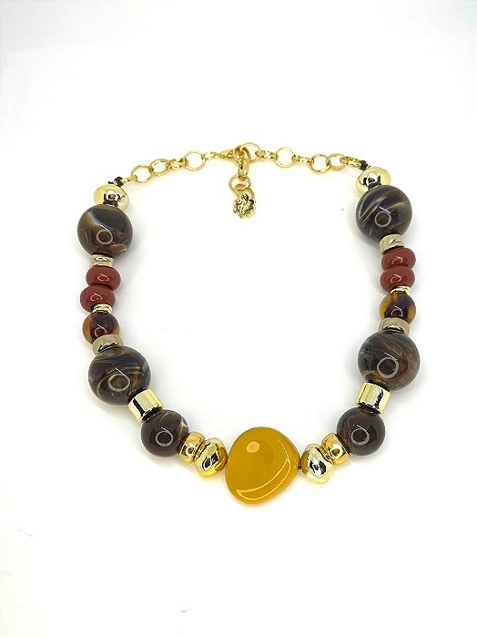 Colar 1v. cordão e corrente dourada com resinas marrom