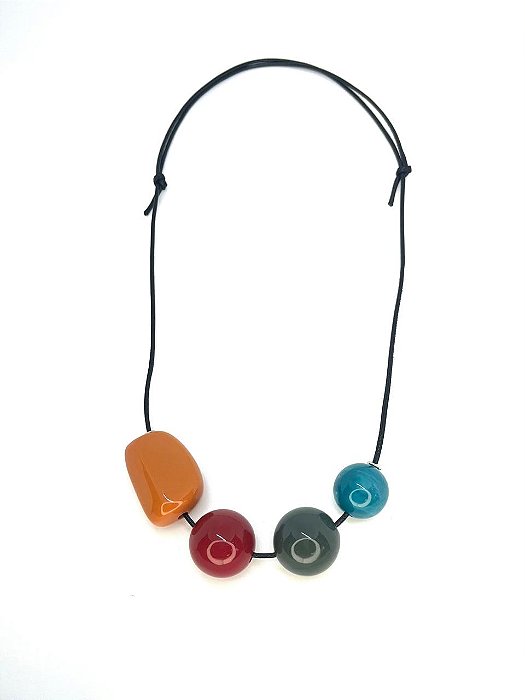 Colar 1v. de cordão preto com resinas coloridas