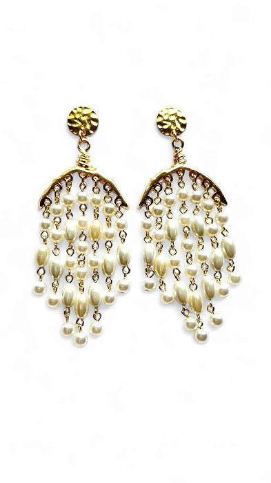 Brinco dourado grande com pingente varias saidas e pérolas