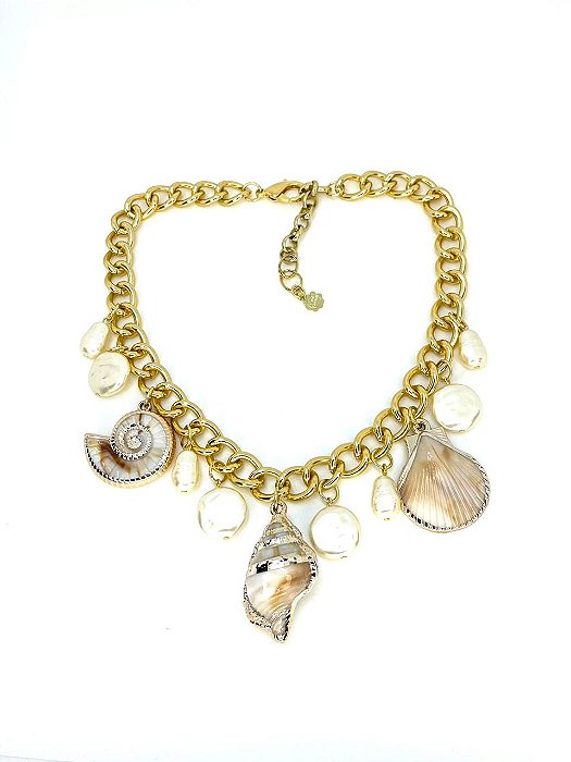 Colar 1v. corr. dourada com pingentes ostra, caramijo e pérolas