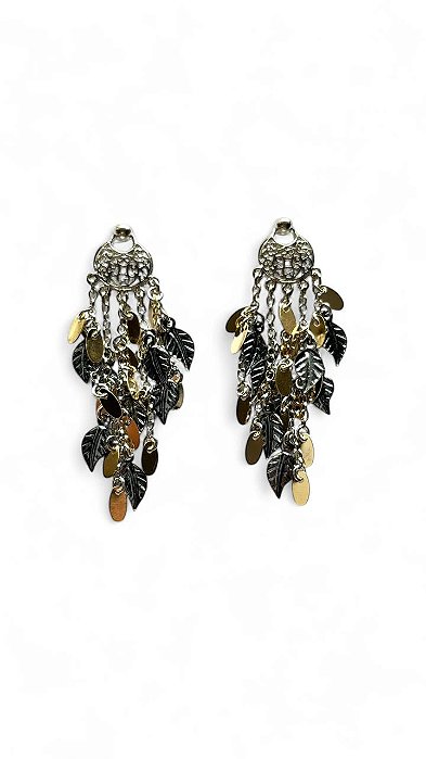 Brinco arabesco dourado com correntes e pingentinhos leves