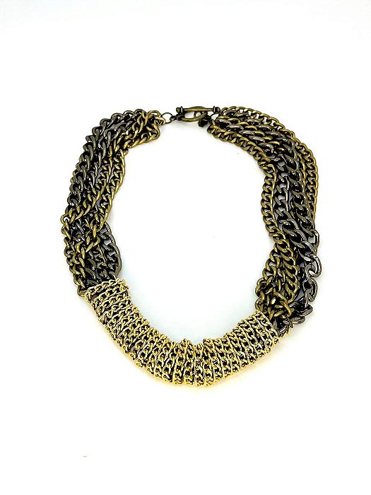 Colar varias voltas de correntes com banhos diversos