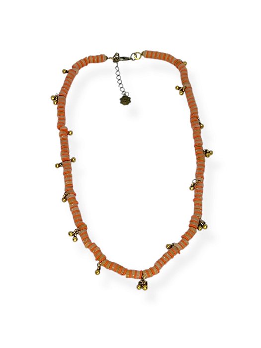 Colar 1v. de resina disco bege e fimo laranja