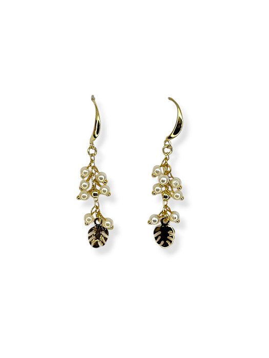 Brinco anzol dourado com perolinhas e ping. folha