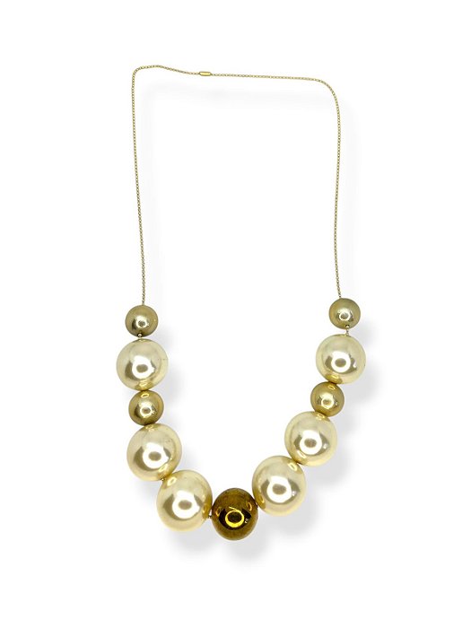 Colar 1v. de corr. dourada com bolas abs e pérolas grandes