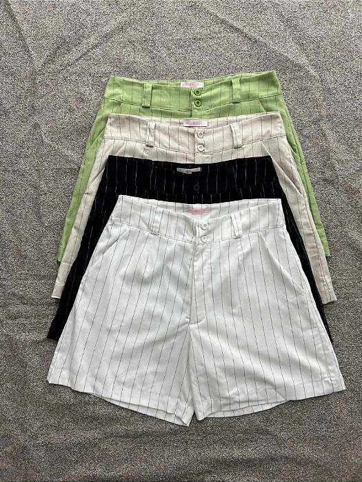 Rosa Branca  - Short Linho Risca de Giz Off