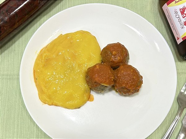 Almôndegas de Lentilha com Purê de Baroa
