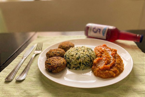 Bolinho de Lentilha com Shiitake Arroz com Espinafre e Quibebe de Abóbora