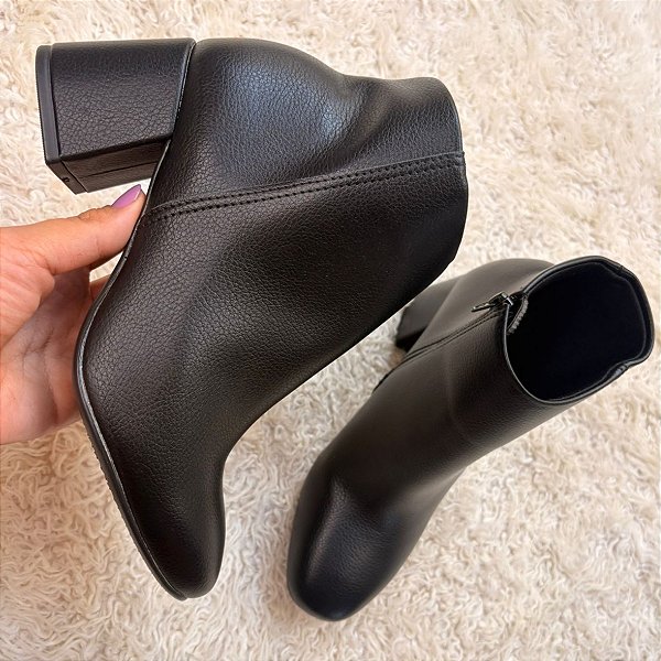 Bota Feminina Cano Curto Beira Rio Salto Grosso Confortável Preta Off White Casual
