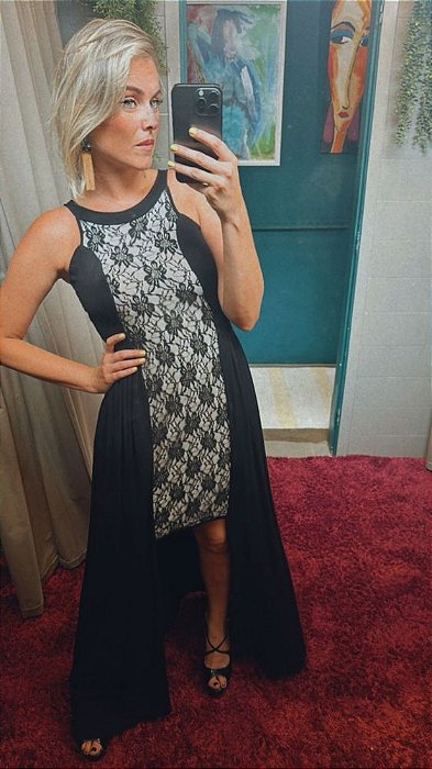 Vestido Longo Preto De Renda Nas Costas E No Peito