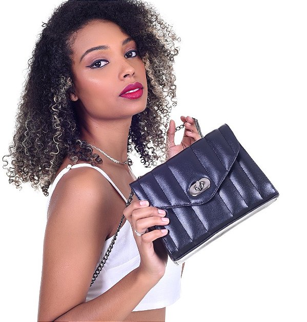 BOLSA PEQUENA MATELASSÊ PRETA