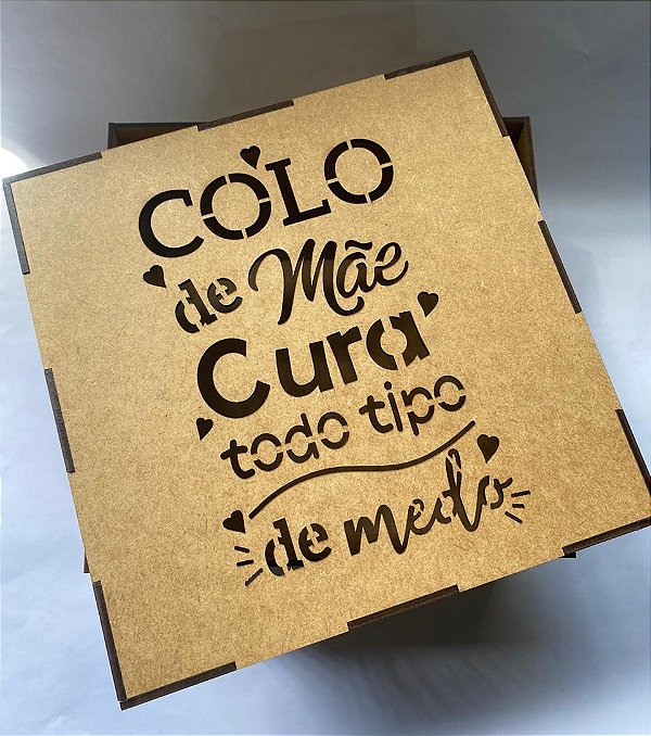 Caixa Frase Vazada Colo de Mãe MDF 20x20 cm