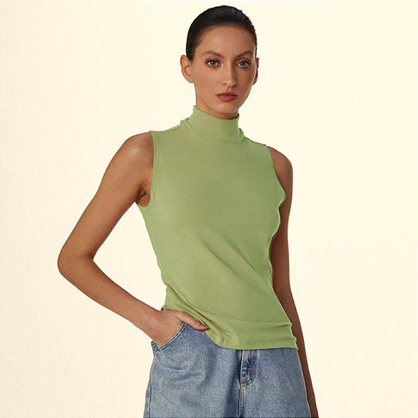 Camiseta Gola Alta de Algodão Egípcio Cor Verde Seco Merci