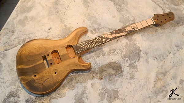 Guitarra prsK em Mogno