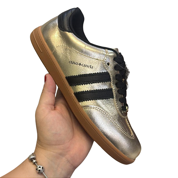 Tênis Cravo e Canela Ref. 1471CC Cabedal em Couro Metalizado Ouro Light / Soft Preto