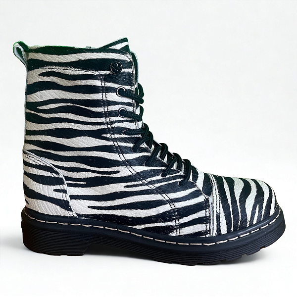 Bota Coturno Cravo e Canela Ref. 85653C em Couro Pelo Zebra Cor: Preto / Branco
