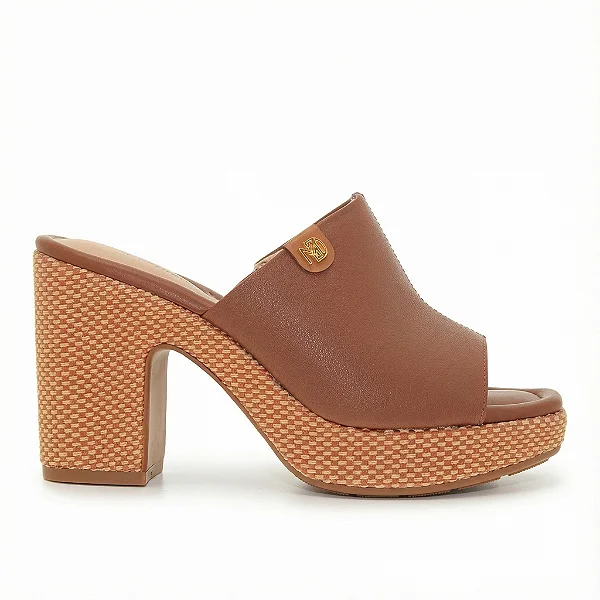 Tamanco Feminino Modares Ref. 7203.112 Cabedal Floater Nature tecido Tramando Positano Cor: Nude/Camel