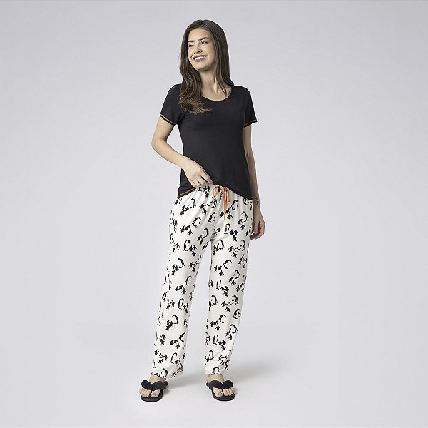 Pijama Feminino Manga Curta Pinguim e Preto
