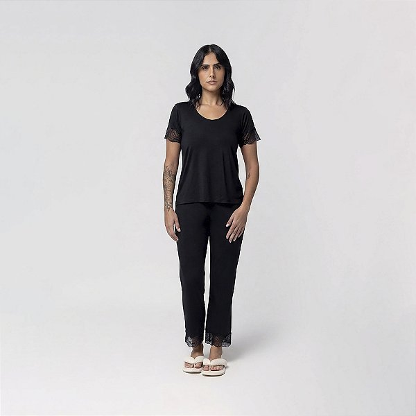 Pijama Feminino Capri Preto com Renda no Tom