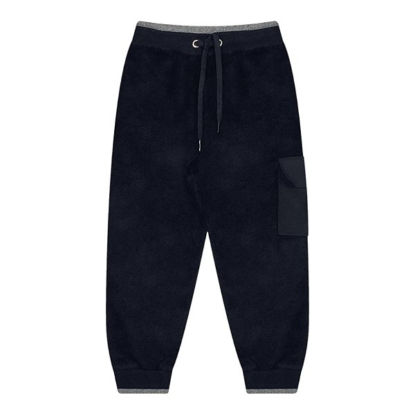 Calça em pelinhos na cor preta com detalhes em cinza chumbo