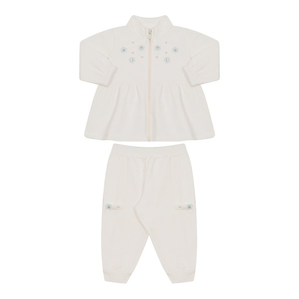 Conjunto feminino em moletom com detalhes florzinhas