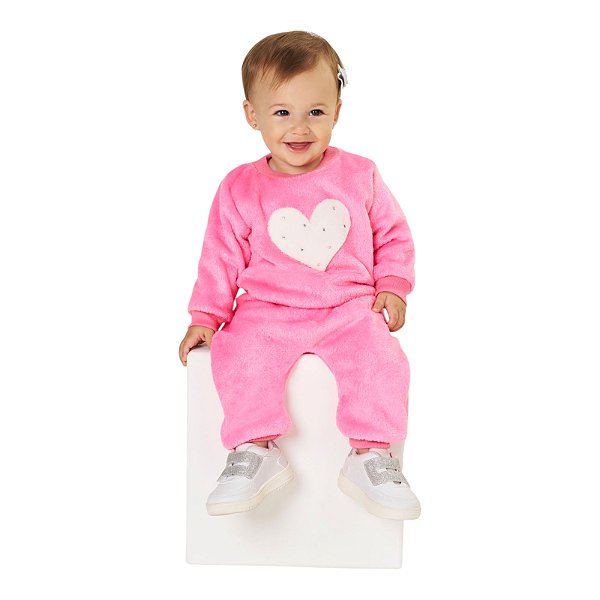 Conjunto em pelinhos na cor rosa com estampa coração