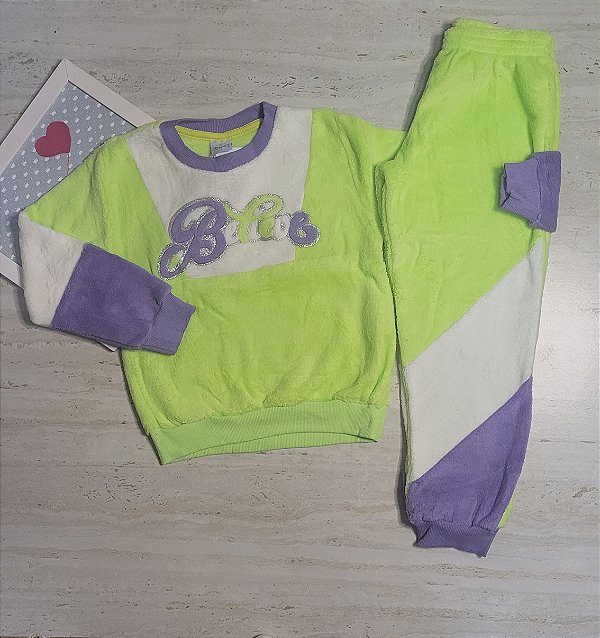Conjunto feminino em pelinhos com detalhes em brilhos