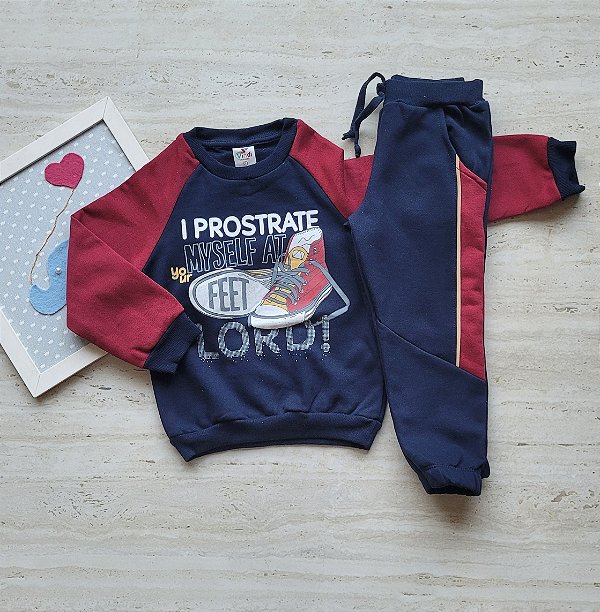 Conjunto masculino em moletom felpado com estampa de tênis