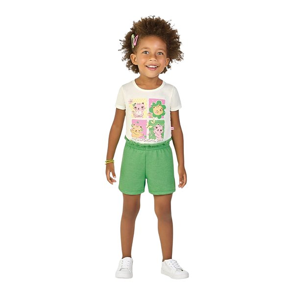 Conjunto feminino camisa off white com estampa gatinhas e shorts verde