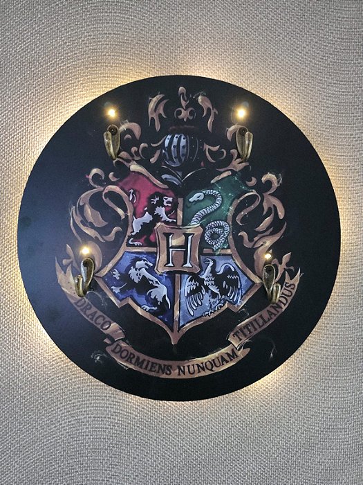 Porta Canecas de Parede modelo Brasão Casas de Hogwarts - Harry Potter