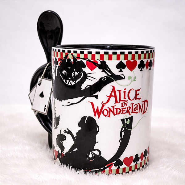 Caneca Alice no País das Maravilhas