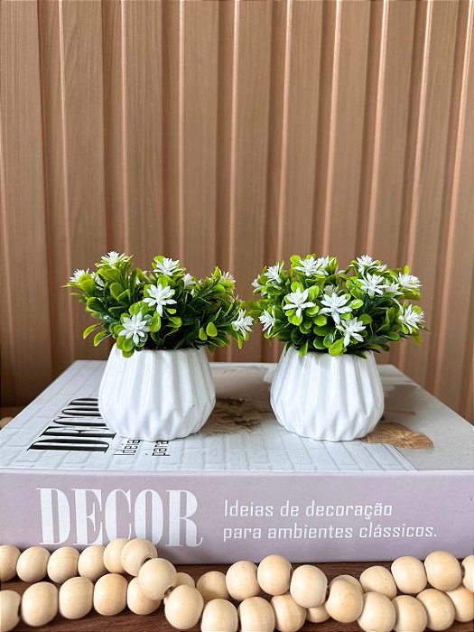 Kit 2 Vasos Branco de Cerâmica Pequenos com Florzinha Branca