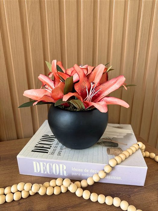 Arranjo de Lírios Rosa Coral Artificial Vaso Aquário Preto