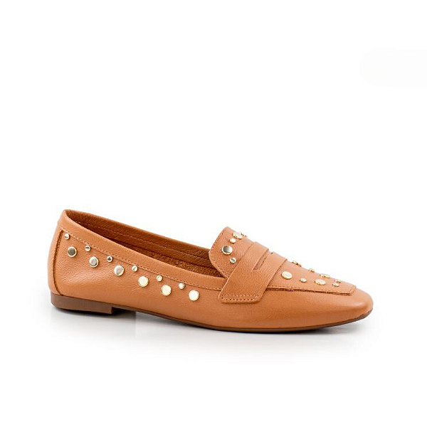 Mocassim Caramelo em Couro Tachinhas Douradas