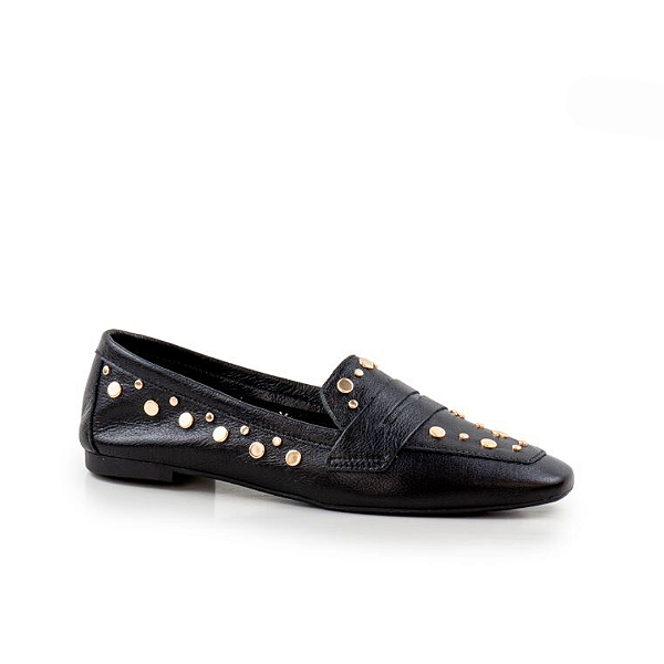 Mocassim Preto em Couro Tachinhas Douradas