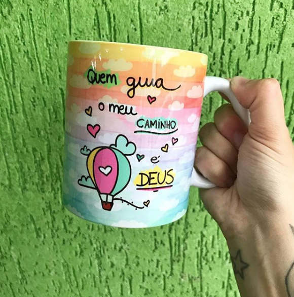 Caneca " Quem Guia meu caminho é Deus"