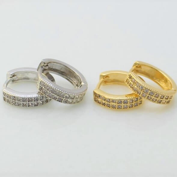 Argolinha cravejada zirconia M