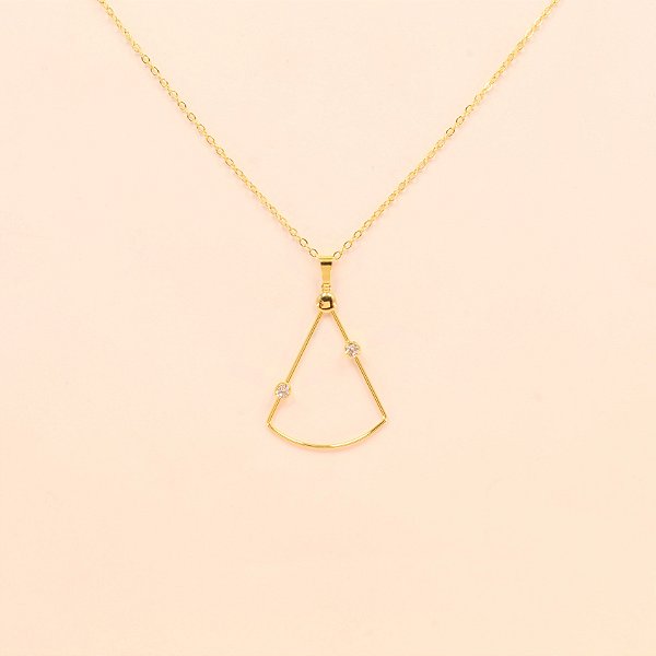 Gargantilha com Design Triangular e Zircônia Cristal Folheado a Ouro 18k