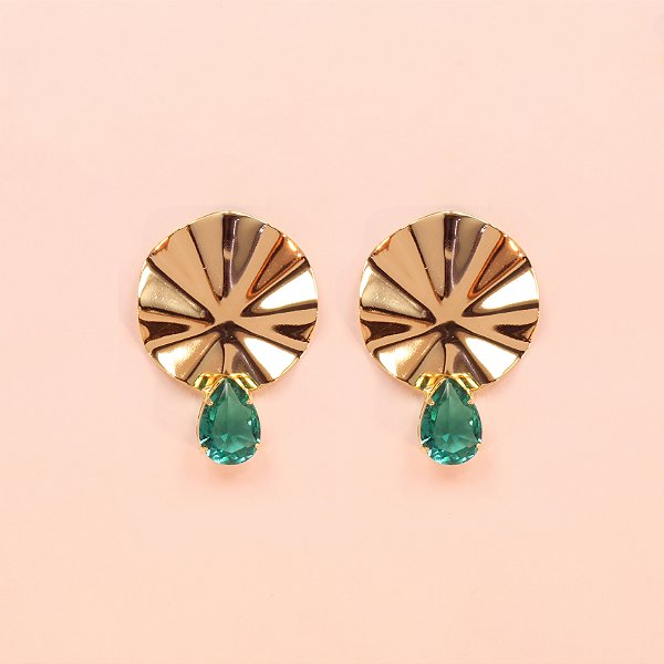 Brinco com Design Martelado e Zircônia Folheado a Ouro 18k