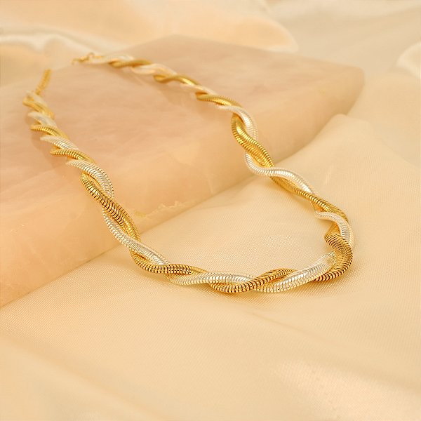 Gargantilha com Design Torcido Banhado a Prata e Ouro 18k