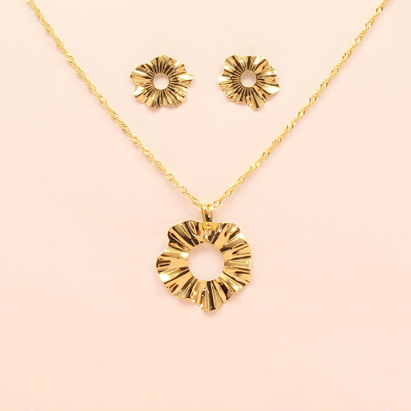 Conjunto com Design Orgânico Folheado a Ouro 18k