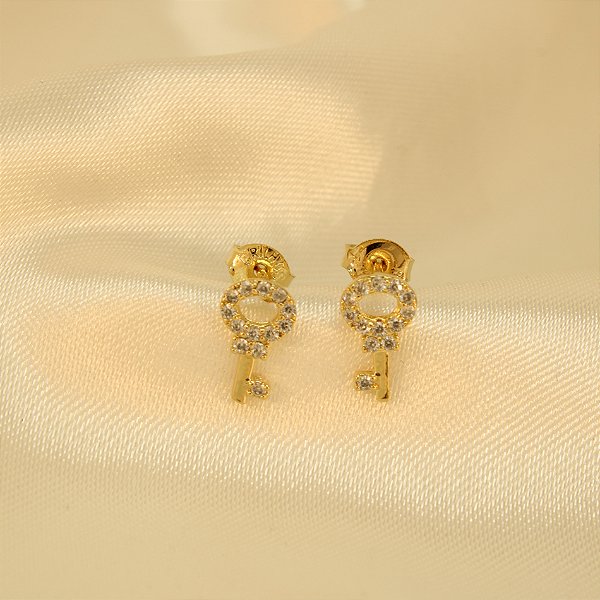 Brinco de Chave Cravejado em Zircônia Banhado a Ouro 18k