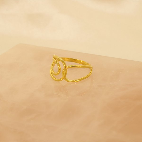 Anel com Design Vazado Folheado a Ouro 18k