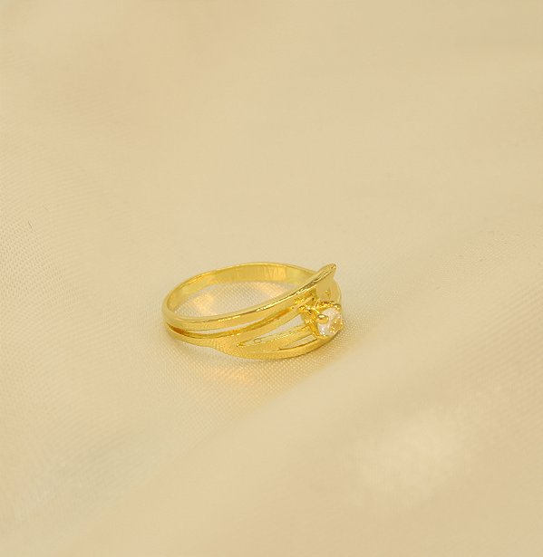 Anel com Detalhe em Zircônia Cristal Folheado a Ouro 18k