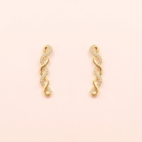 Brinco Entrelaçado com Detalhes em Zircônia Folheado a Ouro